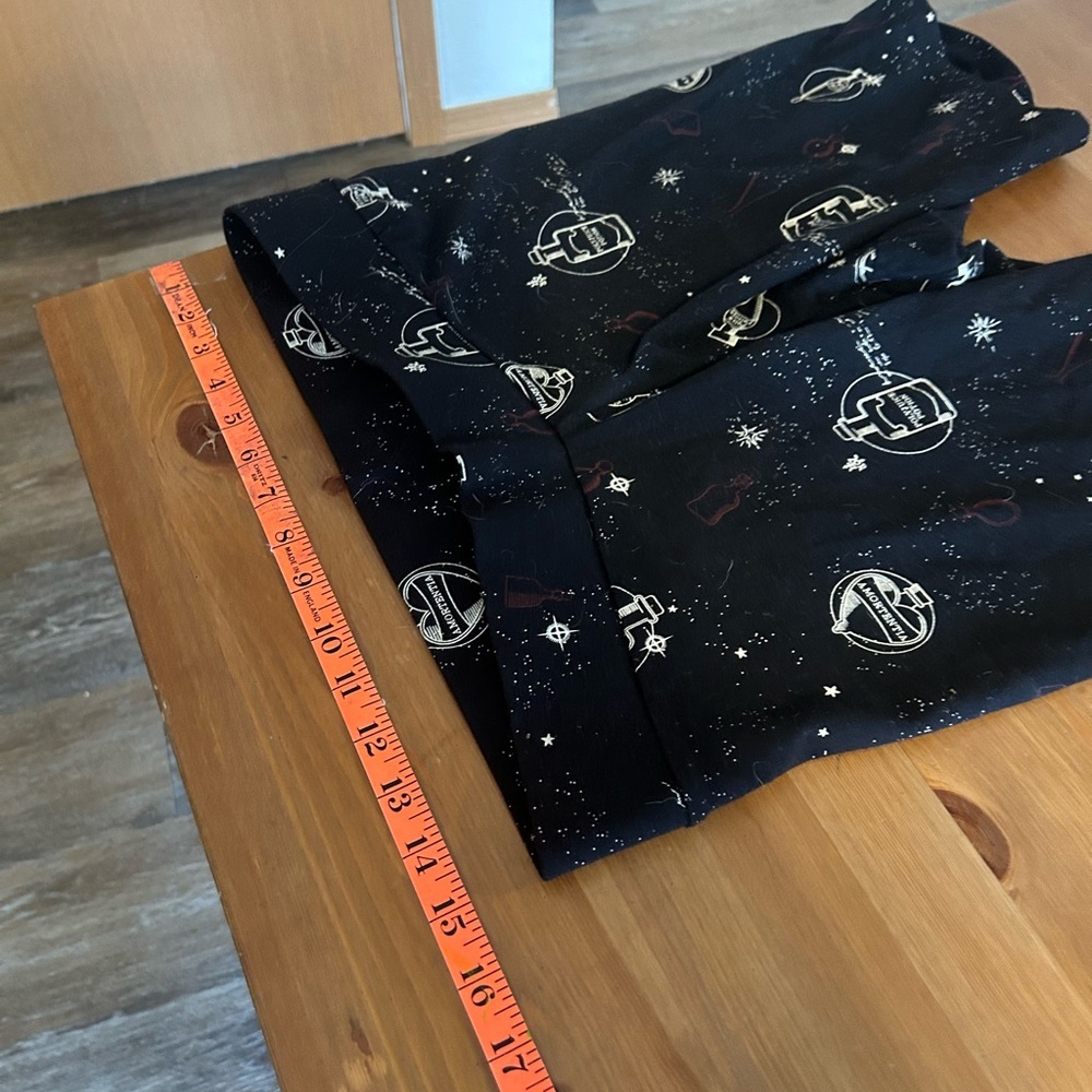 Torrid Harry Potter Size 1 Graphic Biker Shorts with White Potion Bottle Print - Picture 5 of 6